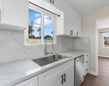 3103 N Olive Avenue - Photo Thumbnail 5
