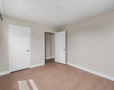 3103 N Olive Avenue - Photo Thumbnail 11