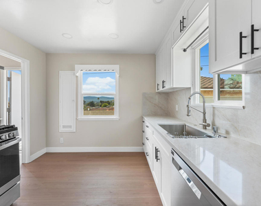 3103 N Olive Avenue - Photo Thumbnail 6