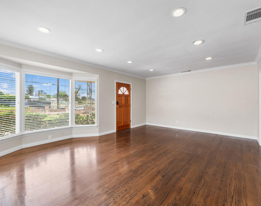 3101 N Olive Avenue - Photo Thumbnail 6