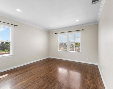 3101 N Olive Avenue - Photo Thumbnail 19