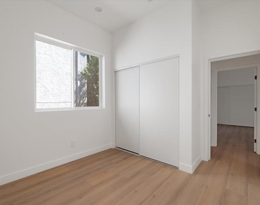 10558 Encino Avenue - Photo Thumbnail 8