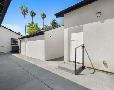 10558 Encino Avenue - Photo Thumbnail 17