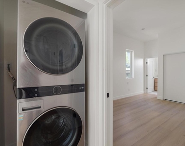 10558 Encino Avenue - Photo Thumbnail 12