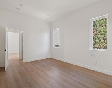 10558 Encino Avenue - Photo Thumbnail 14