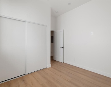10558 Encino Avenue - Photo Thumbnail 10