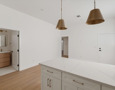 10558 Encino Avenue - Photo Thumbnail 6