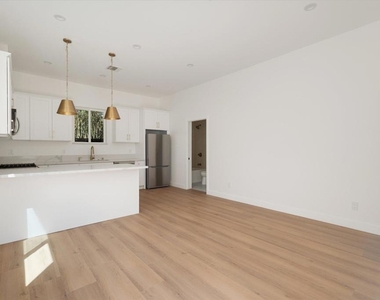 10558 Encino Avenue - Photo Thumbnail 2