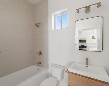 10558 Encino Avenue - Photo Thumbnail 11
