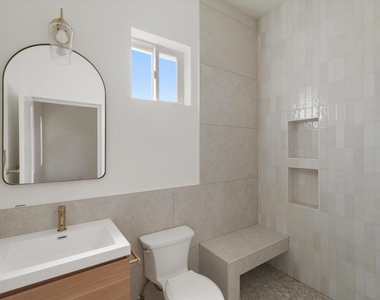 10558 Encino Avenue - Photo Thumbnail 16