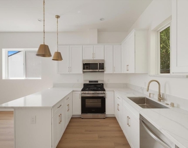 10558 Encino Avenue - Photo Thumbnail 4