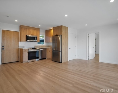 1105 N Coast Hwy - Photo Thumbnail 5