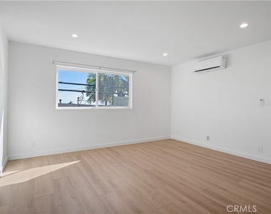 1105 N Coast Hwy - Photo Thumbnail 18