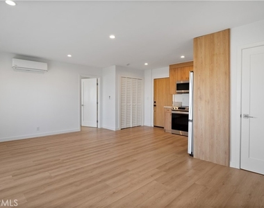 1105 N Coast Hwy - Photo Thumbnail 3
