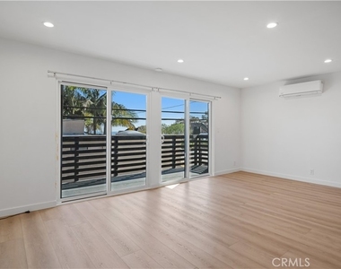 1105 N Coast Hwy - Photo Thumbnail 7