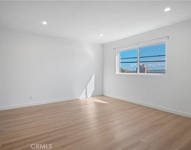 1105 N Coast Hwy - Photo Thumbnail 17