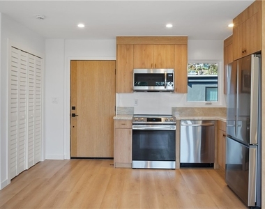 1105 N Coast Hwy - Photo Thumbnail 2