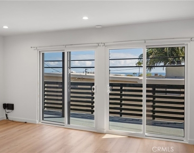 1105 N Coast Hwy - Photo Thumbnail 9