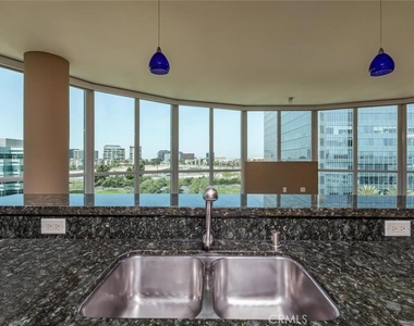 3141 Michelson Drive - Photo Thumbnail 8