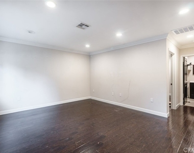 1443 E Broadway - Photo Thumbnail 8