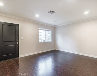 1443 E Broadway - Photo Thumbnail 7