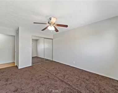 1308 E Oaks Street - Photo Thumbnail 9