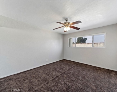 1308 E Oaks Street - Photo Thumbnail 8
