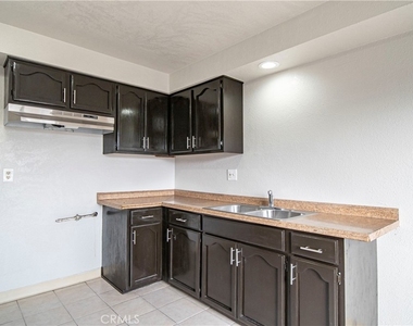 1308 E Oaks Street - Photo Thumbnail 1