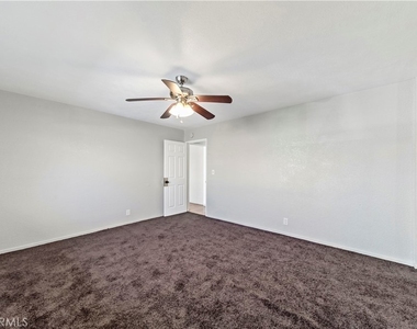1308 E Oaks Street - Photo Thumbnail 11