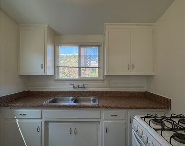 9420 Las Tunas Drive - Photo Thumbnail 6