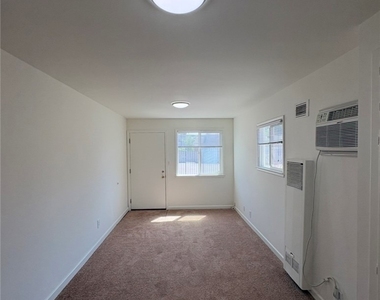 9420 Las Tunas Drive - Photo Thumbnail 3