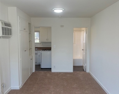 9420 Las Tunas Drive - Photo Thumbnail 2