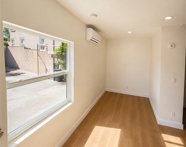10822 Hunter Avenue - Photo Thumbnail 3