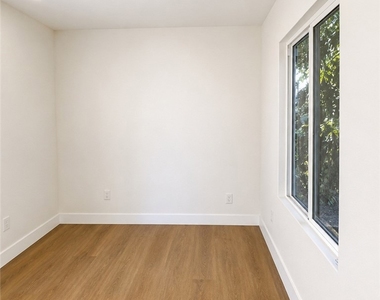 10822 Hunter Avenue - Photo Thumbnail 4