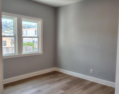 2684 73rd Avenue - Photo Thumbnail 4