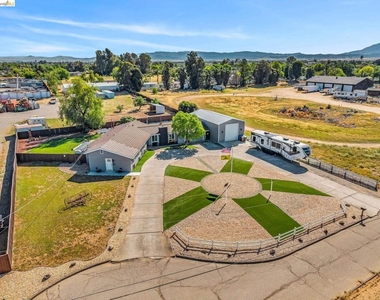 59 Old Stagecoach Rd - Photo Thumbnail 2