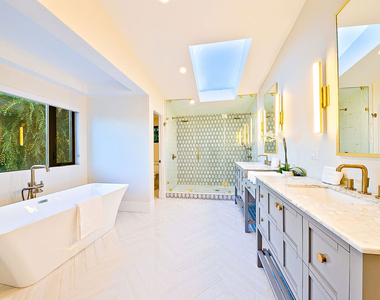721 N Beverly Drive - Photo Thumbnail 15