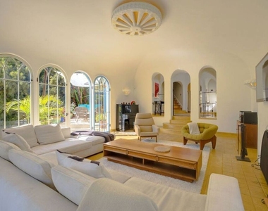 4778 Cromwell Avenue - Photo Thumbnail 5