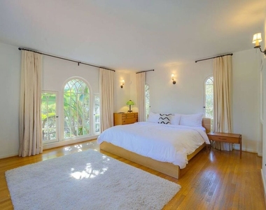 4778 Cromwell Avenue - Photo Thumbnail 12