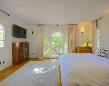 4778 Cromwell Avenue - Photo Thumbnail 11