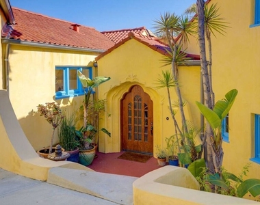 4778 Cromwell Avenue - Photo Thumbnail 3