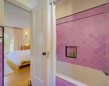 4778 Cromwell Avenue - Photo Thumbnail 20