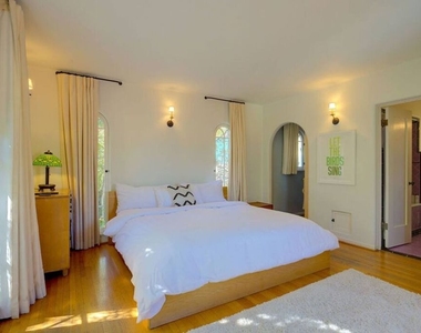 4778 Cromwell Avenue - Photo Thumbnail 13