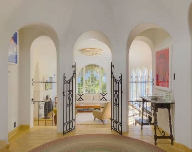 4778 Cromwell Avenue - Photo Thumbnail 4