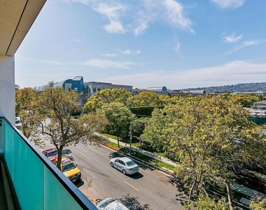 328 N Maple Drive - Photo Thumbnail 2