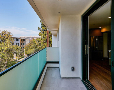 328 N Maple Drive - Photo Thumbnail 3