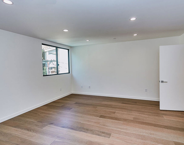 328 N Maple Drive - Photo Thumbnail 10