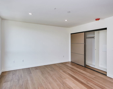 328 N Maple Drive - Photo Thumbnail 8
