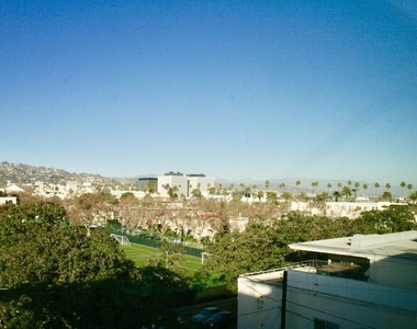 304 S Elm Drive - Photo Thumbnail 4