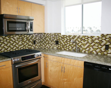 304 S Elm Drive - Photo Thumbnail 7